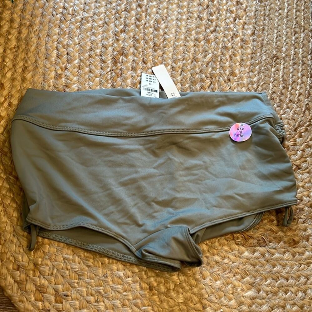 NWT Pink gym to swim shorts size L